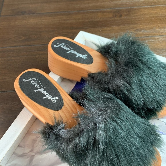 FREE PEOPLE Faux Fur Sonnet Clog Sandal 38 Black - Picture 2 of 12